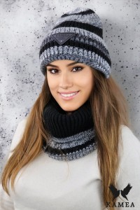 MUSCARI zimowa czapka damska w paski  z cekinami kolor czarny
