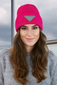 NAOMI beanie czapka zimowa z aplikacją kolor malinowy
