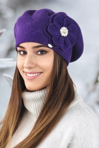 KALIA wełniany beret na wysokiej nóżce z kwiatem kolor  fioletowy