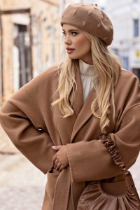 LINDA – beżowy beret damski nowoczesny z antenką elegancki i stylowy