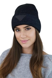 NAOMI beanie czapka zimowa z aplikacją kolor czarny