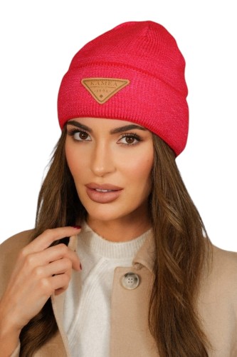 NAOMI beanie czapka zimowa z aplikacją kolor szkarłatny