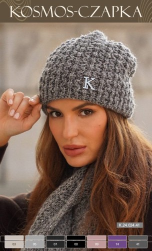 Zimowa Czapka Z Lurexem Ozdoobiona Literką "K" Kolor Ciemny Szary Kamea-Kosmos