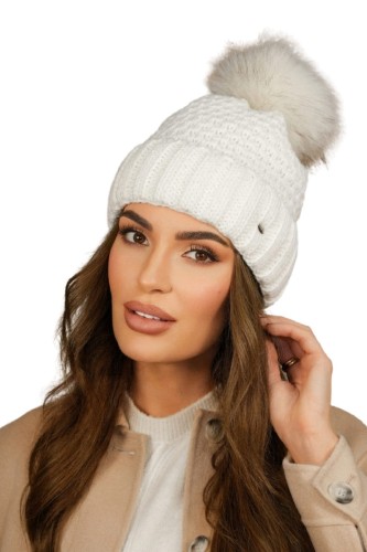 Czapka Zimowa Z Eco Pomponem Ocieplana Polarem  Kolor Ekru Kamea-Furja
